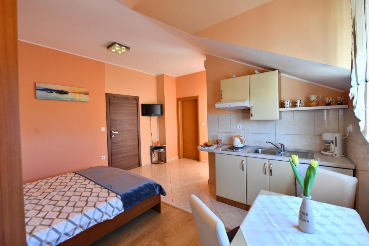 Apartments Villa Miranda Vodice Esterno foto
