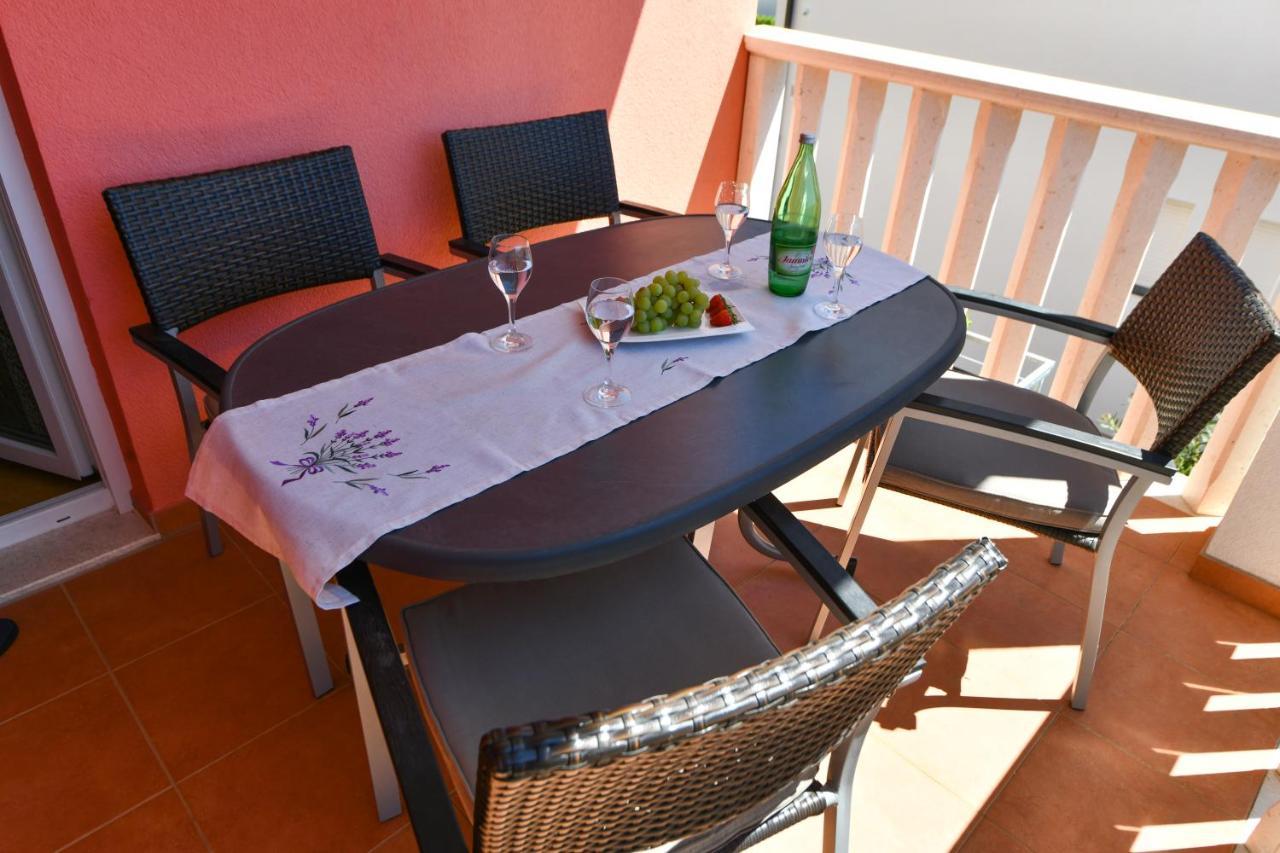 Apartments Villa Miranda Vodice Esterno foto