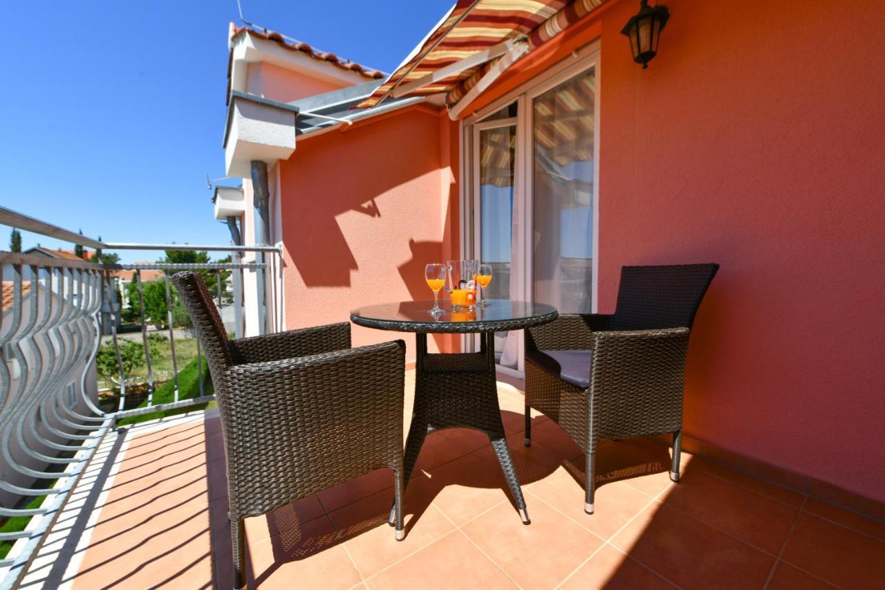 Apartments Villa Miranda Vodice Esterno foto