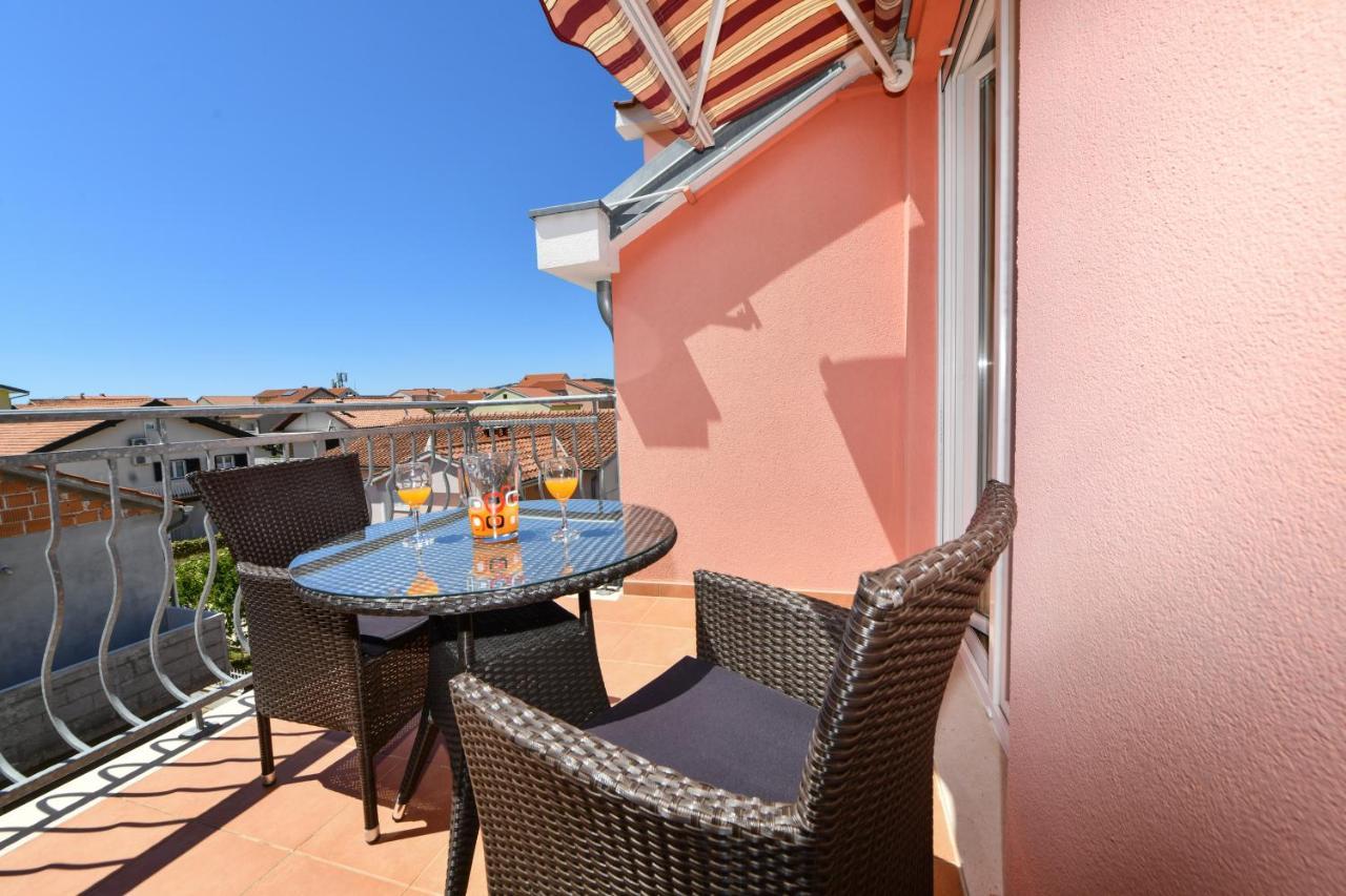 Apartments Villa Miranda Vodice Esterno foto