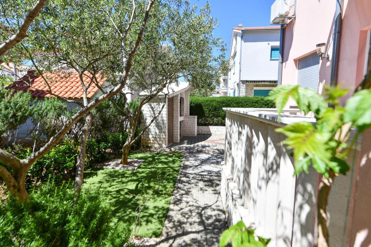 Apartments Villa Miranda Vodice Esterno foto